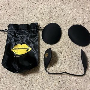 Shallow Misses kisses bra